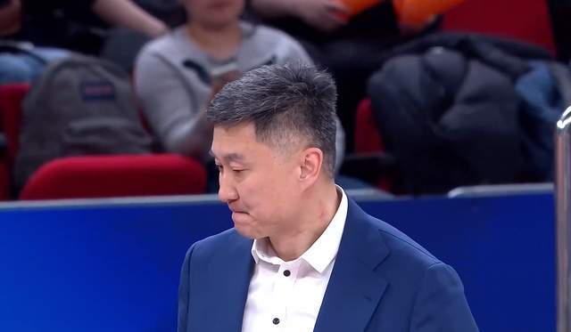 中欧体育-杜锋下课？广东男篮做法有深意，远超外界猜测，徐杰或成交易筹码